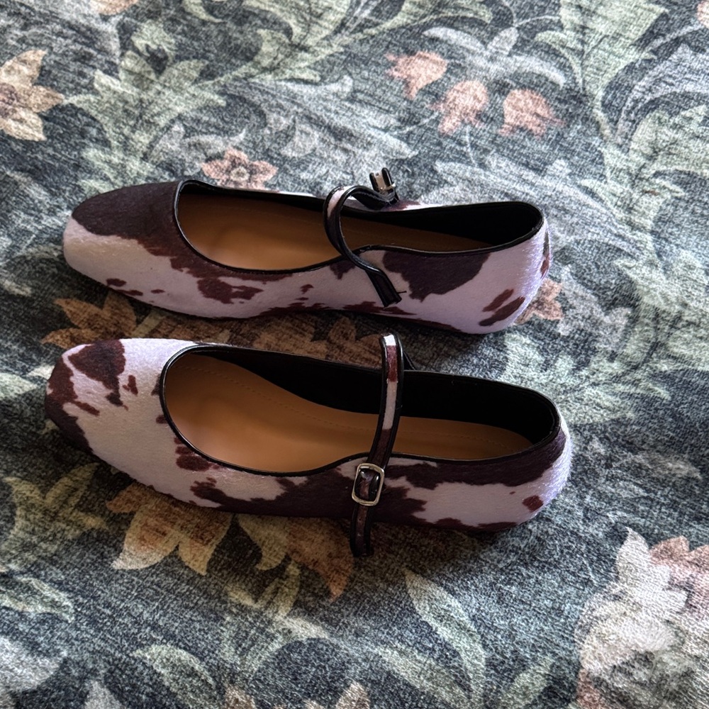 Stylish Women's Cow Print Flats - Picture 3 of 5